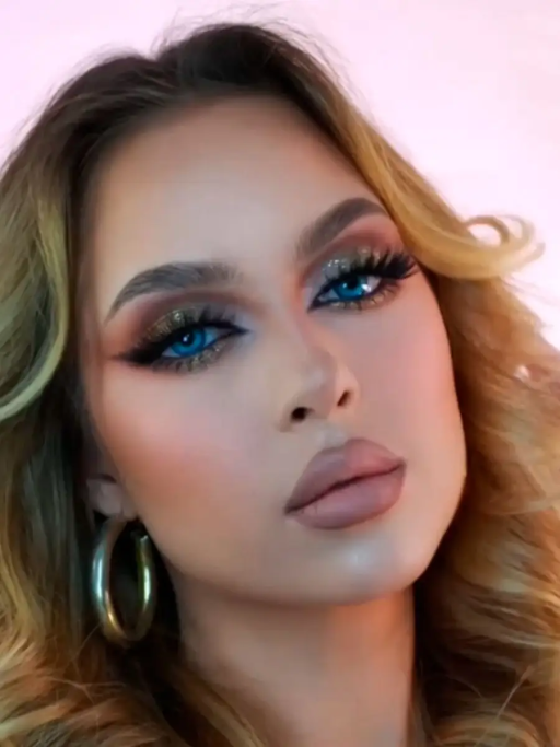 Палетка теней для век / 01 QUEEN ALEXA