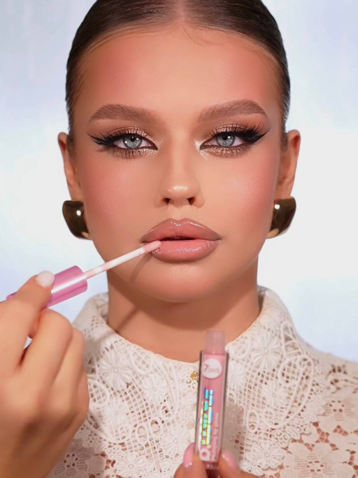 Блеск для губ с эффектом плампинга / 02 Soft pink