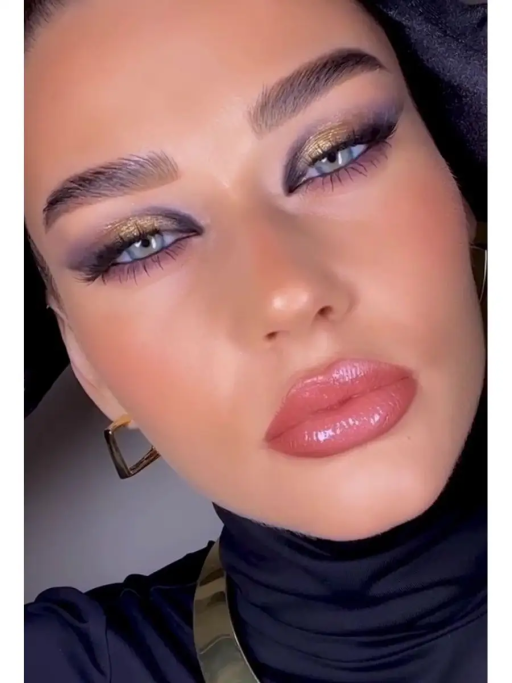 Палетка теней для век / 01 QUEEN ALEXA