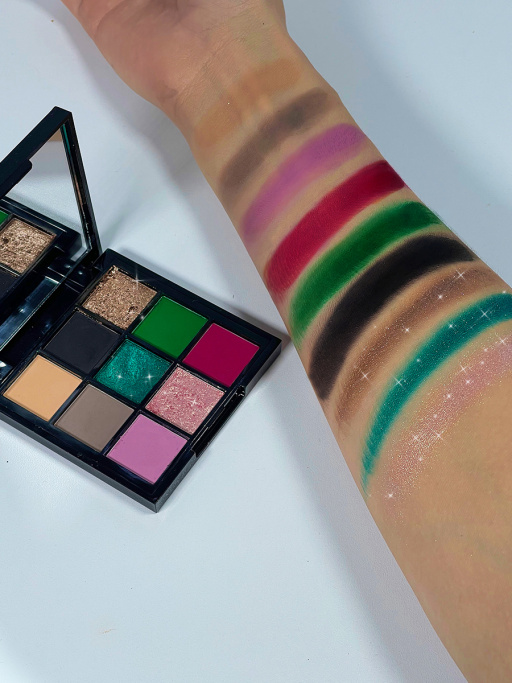 Палетка теней для век Dark Side / 01 BLACK MAMBA