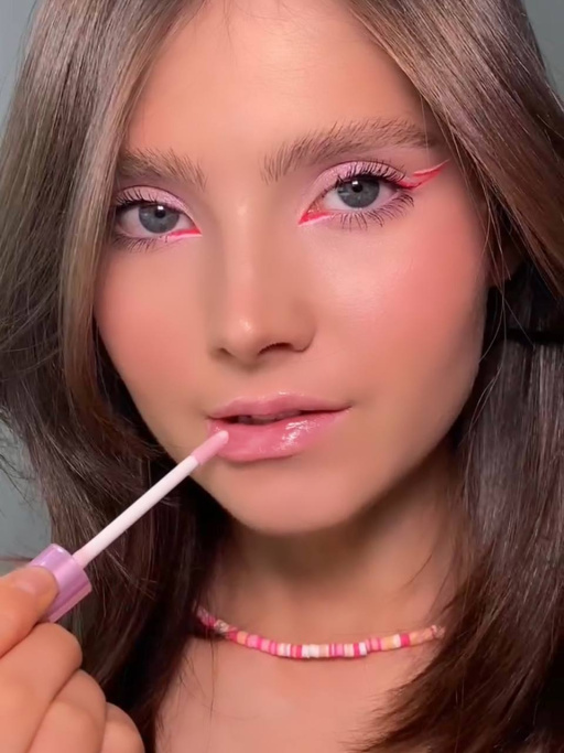 Блеск для губ с эффектом плампинга / 02 Soft pink